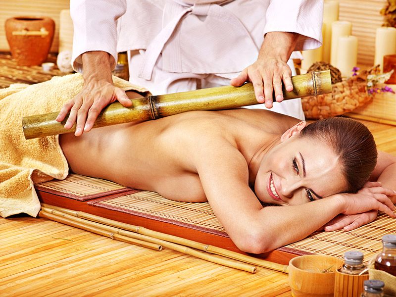 Masaje con maderas anticelulitico en centro de estetica en sevilla