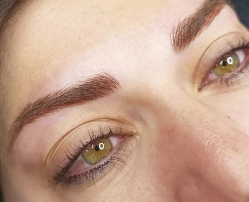 Micropigmentación de cejas después en Sevilla